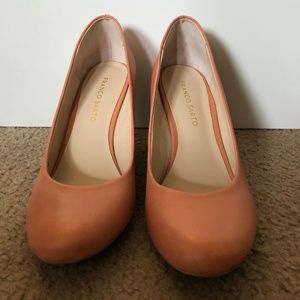 Franco Sarto Coral & Gold Wedges